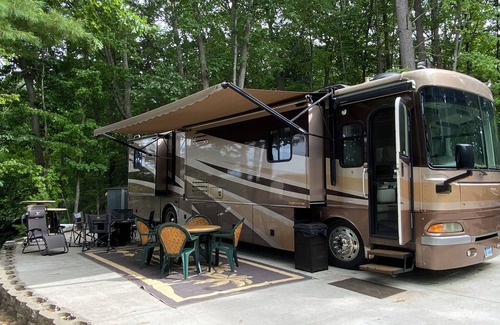 Mayfield House | Glamping at its best-40 ft RV w/full amenities on all-sports lake Traverse City