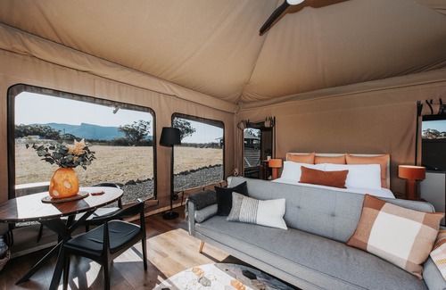 Glen Davis House | Glamping at Wildnest Farmstay - Honeyeater