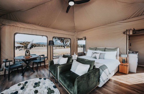 Glen Davis House | Glamping at Wildnest Farmstay - Kookaburra