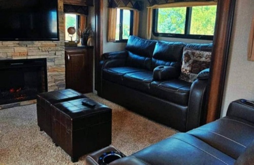 Pueblo West House | Glamping by the Lake in Tranquil Pueblo West with AC
