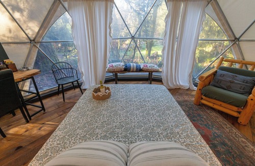 Rockport RV Rental | Glamping Dome w/Hot-tub & Kitchen, 10 min drive North Cascades National Park!