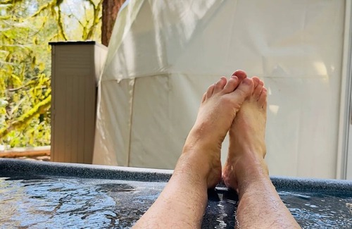 Rockport RV Rental | Glamping Dome w/Hot-tub & Kitchen, 10 min drive North Cascades National Park!