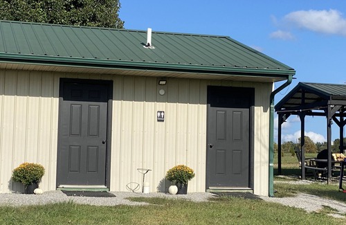 Mammoth Cave RV Rental | Glamping Farm Tent