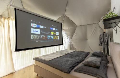 Razvanje Other | Glamping, Hot Tub & Projector by Nidumm Stay