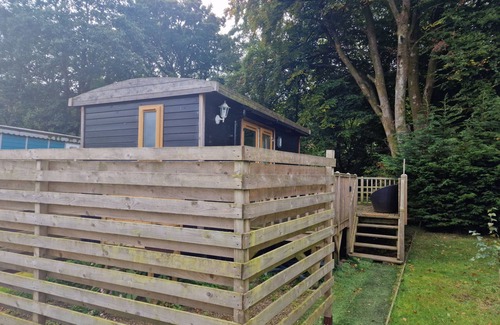 Llanfair Caereinion Cabin | Glamping Hut - Riverside 1