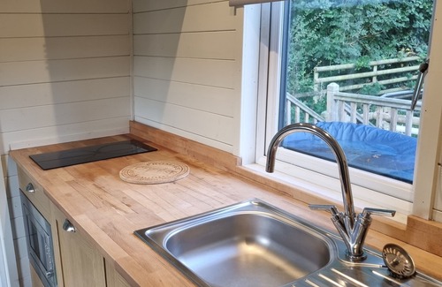 Llanfair Caereinion Ski Chalet | Glamping Hut - Riverview 4