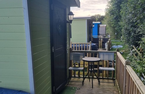 Llanfair Caereinion Ski Chalet | Glamping Hut - Riverview 4
