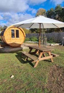 Fredersdorf Apartment | Glamping im beheizten Campingfass auf Leo's Farm