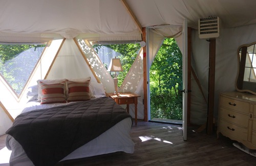 Port Hope Bed & Breakfast | Glamping in nature at Yome Tallulah near Historic Port Hope