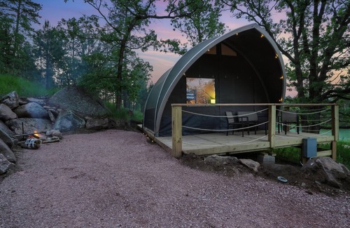 Hermosa Cabin | Glamping in Nature Near Mt. Rushmore