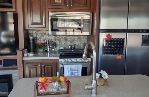 Picture Rocks House | Glamping in Picture Rocks