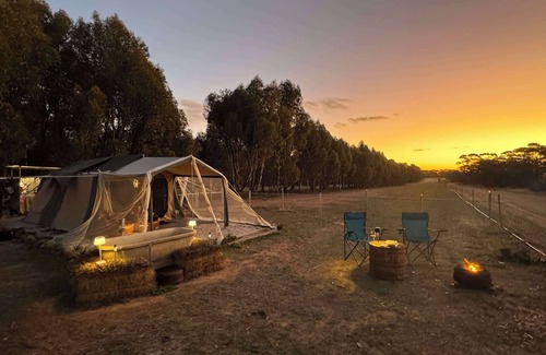 Moulyinning RV Rental | Glamping off-grid just over 3 hours from Perth & Bunbury on the way to Esperance
