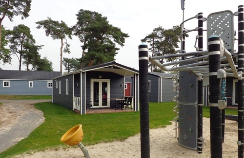 Reutum House | Glamping tent with sanitary facilities at a holiday park in the heart of Twente
