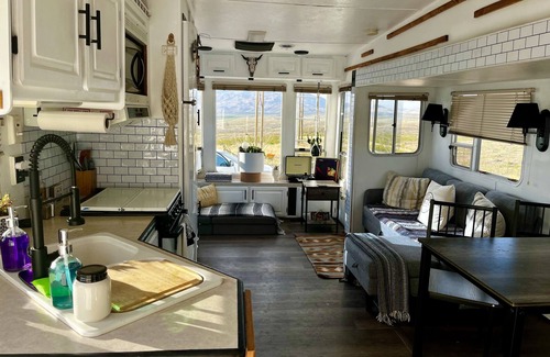 Pomerene House | **Glamping** **Unique Experience** The Lookout! Come Chill on Lookout Hill!