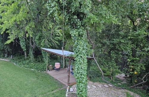 Dawson House | Glamping Vintage RV - The Daisy