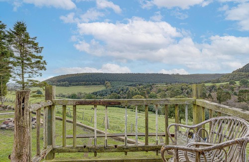 Scarborough Cabin | Glamping Wagon - 1 x Double Bed, 2 x Single Bed