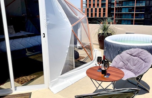 Lafayette RV Rental | Glamping with jacuzzi on 15th floor, Great View