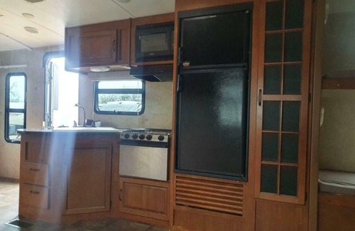 Wisbech RV Rental | Glamping with Llamas in Valentina Stargazer Belle