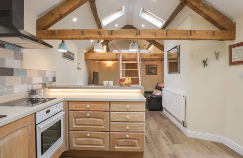 Barmouth Cottage | GLAN MEON COTTAGE, pet friendly in Barmouth