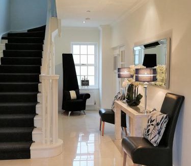 Llanllawddog Bed & Breakfast | Glangwili Mansion - Luxury 5 star Bed & Breakfast