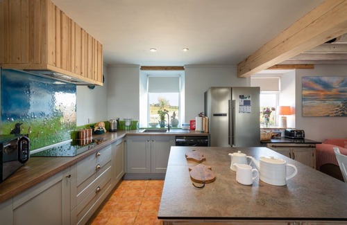 Llanfaelog House | Glanllyn Bach: Superb Anglesey holiday let, Snowdonia views