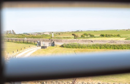 Llanfaelog House | Glanllyn Bach: Superb Anglesey holiday let, Snowdonia views