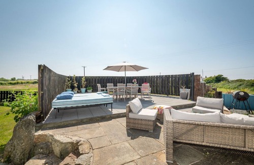 Llanfaelog House | Glanllyn Bach: Superb Anglesey holiday let, Snowdonia views