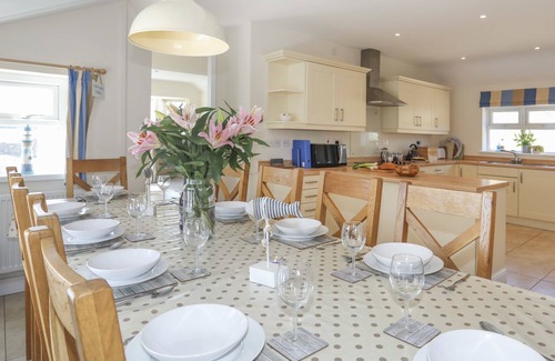 Caergeiliog Cottage | GLANRHYD ISAF, pet friendly, with open fire in Llanfair Yn Neubwll