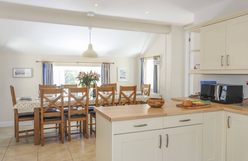 Caergeiliog Cottage | GLANRHYD ISAF, pet friendly, with open fire in Llanfair Yn Neubwll