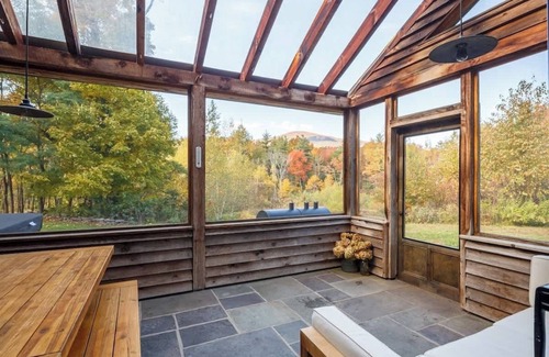 Saugerties House | Glasco Woodstock - 16 Acres with Mountain View.
