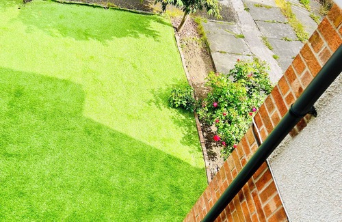 Glasgow House | Glasgow Guest House free 2 car parking nFree WIFi Main Door House