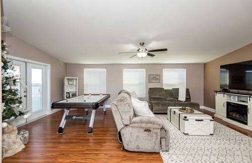 Bullhead City House | Glass deck, dogs, sandy beach, private dock