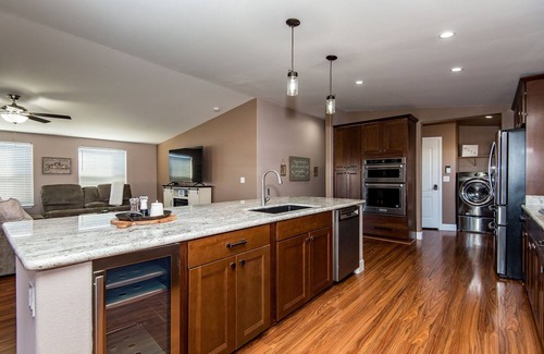 Bullhead City House | Glass deck, dogs, sandy beach, private dock