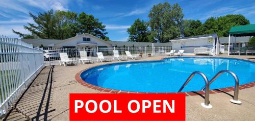 Erie Hotel | Glass House Inn Erie Near I-90 & I-79