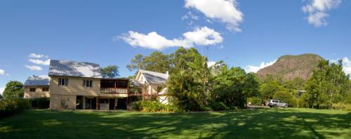 Glass House Mountains Cabin | Glass House Mountains Ecolodge