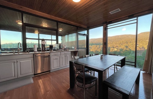 Zuzax House | Glass House with Hot Tub and Sauna
