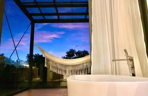 Villa Juarez Villa | GLASS JUNGLE VILLA with amazing green views -10 min DT