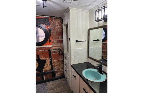 Pittsburg Apartment | Glass Loft - Spacious 2 bedroom downtown loft