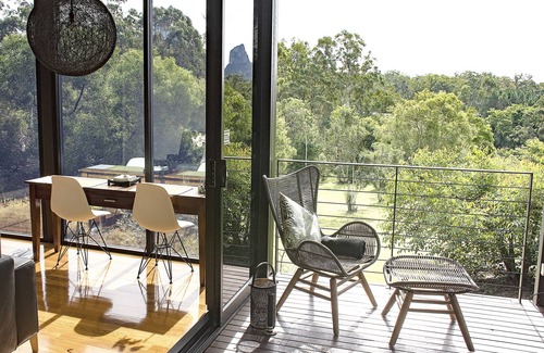 Glass House Mountains Apartment | Glass On Glasshouse