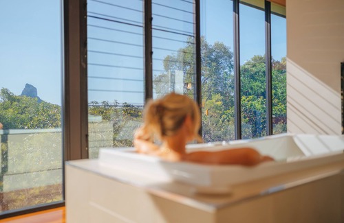 Glass House Mountains Apartment | Glass On Glasshouse