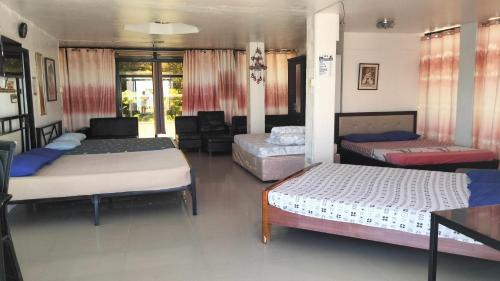 San Fernando House | Glass Palace House Rental