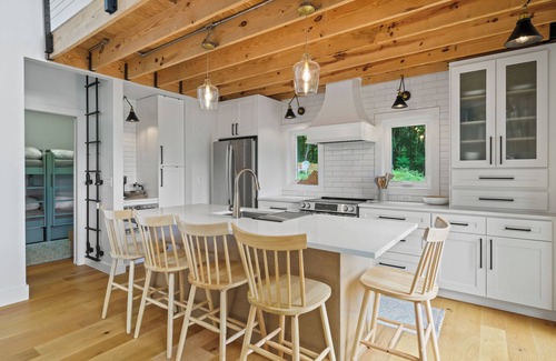 Nellysford House | "Glass & Pine" Home close to Bold Rock & Vineyards