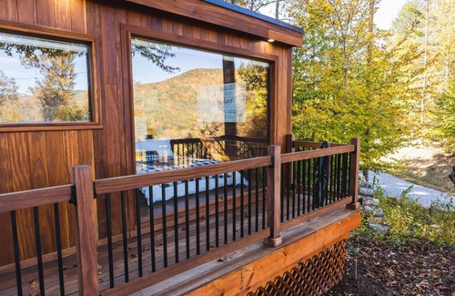 Roan Mountain Cabin | Glass/Wood Cabin5~(outdoor tub weather permitting)