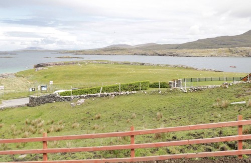 Glassillaun Cottage | GLASSILLAUN BEACH HOUSE, family friendly in Tully, County Galway