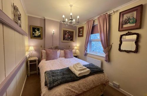 Glastonbury House | Glastonbury Rose Cottage