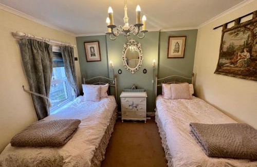 Glastonbury House | Glastonbury Rose Cottage