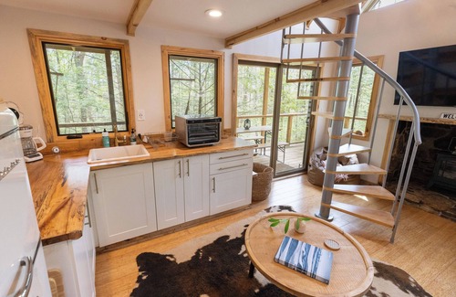 Rogers Cabin | Glaucomy`s Suite | 1 Bed & 1 Bath