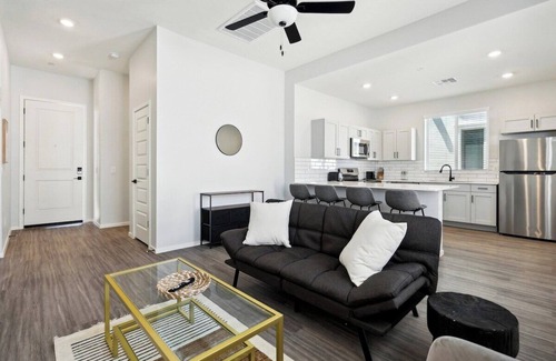 Sundance House | Gleaming Contemporary Home in Canopy w/Pool,BBQ