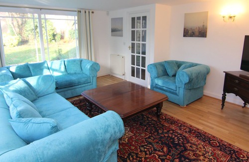 Crewkerne House | Glebe Cottage is part of Manse Manor Hall, which was the formally the Vicarage