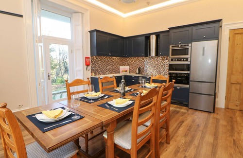 Seaham Cottage | GLEBE HOUSE, family friendly, with hot tub in Murton, County Durham